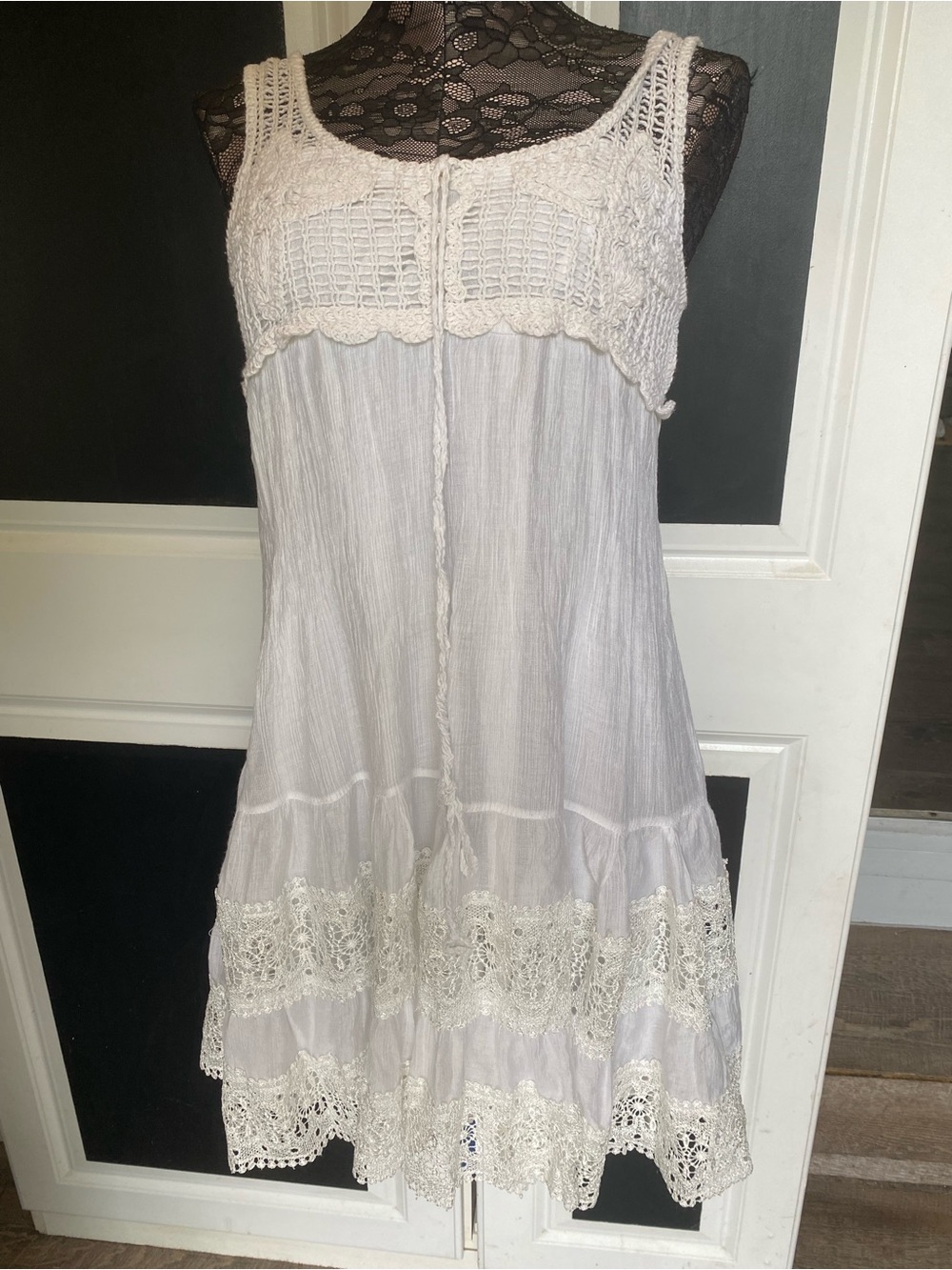 Angel Eye White Sleeveless Lace-Trim Dress